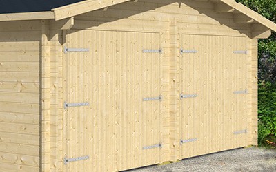 Garage met dubbele houten deur